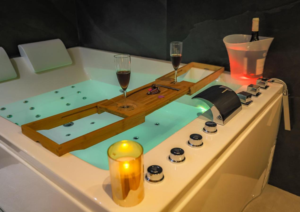La Loveroom Bdsm Grassoise "La Chambre Des Desirs" 格拉斯 外观 照片