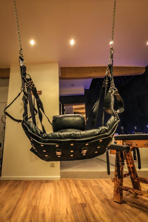 La Loveroom Bdsm Grassoise "La Chambre Des Desirs" 格拉斯 外观 照片