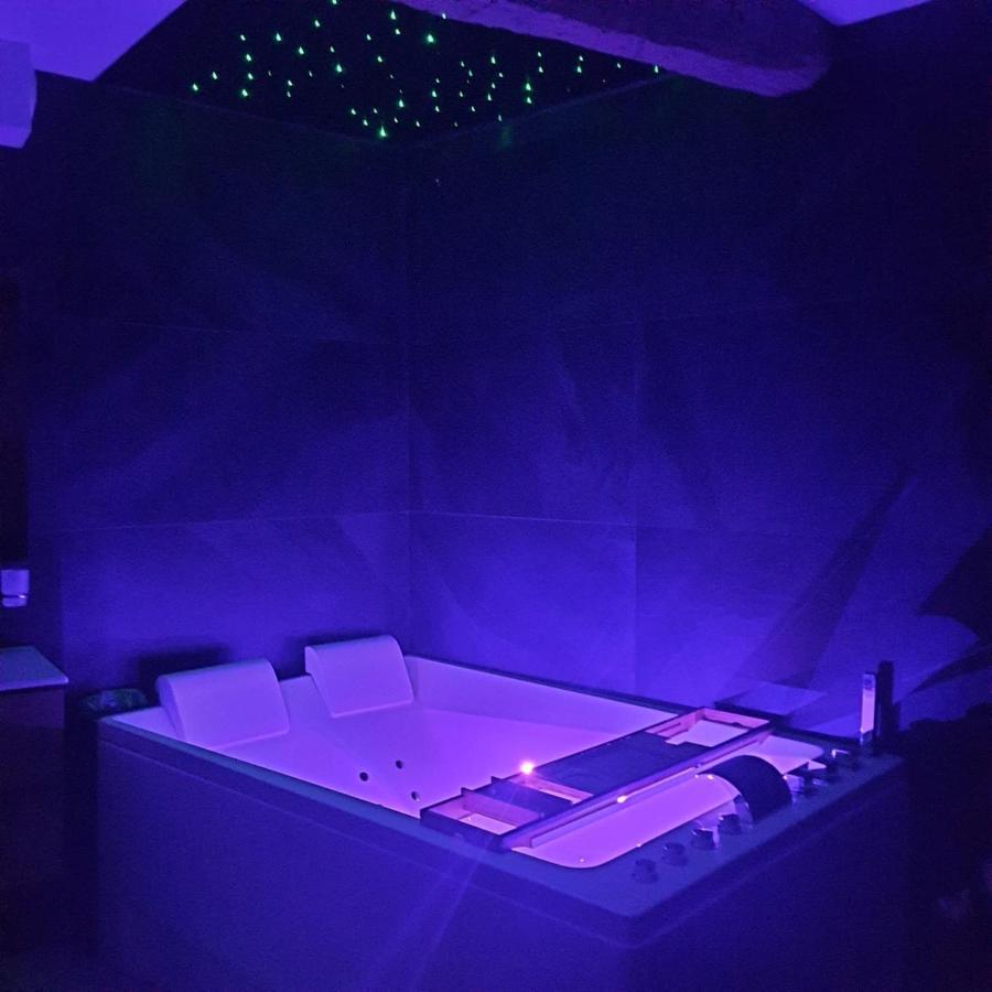 La Loveroom Bdsm Grassoise "La Chambre Des Desirs" 格拉斯 外观 照片